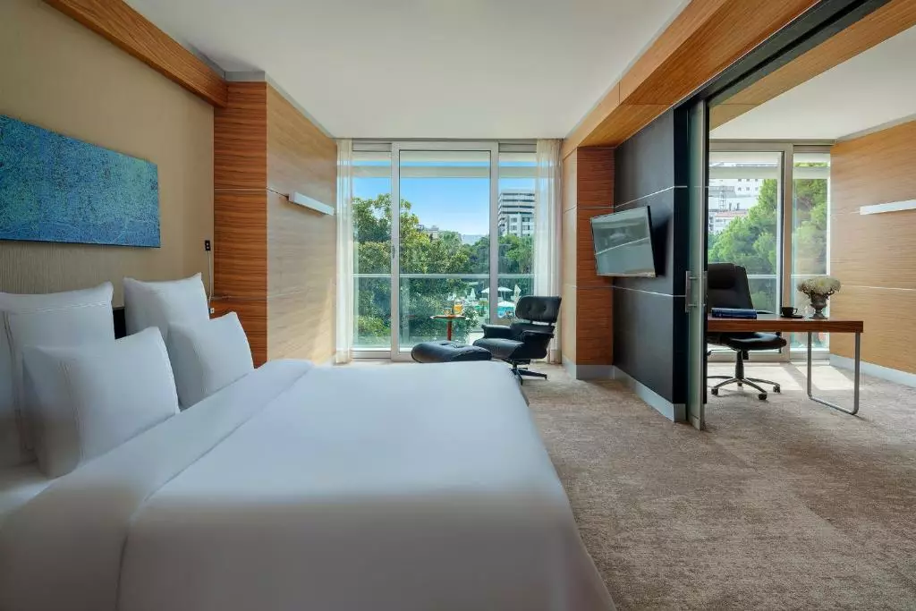 سوئیس اوتل بویوک افس ازمیر